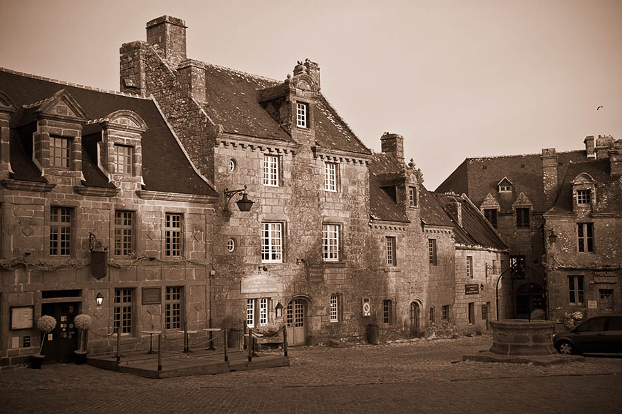 Main Square (locranon, Brittany), Infrared